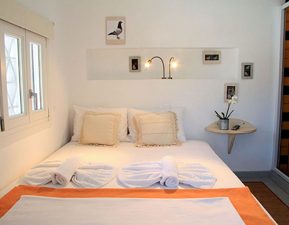 Υπνοδωμάτιο με διπλό κρεβάτι